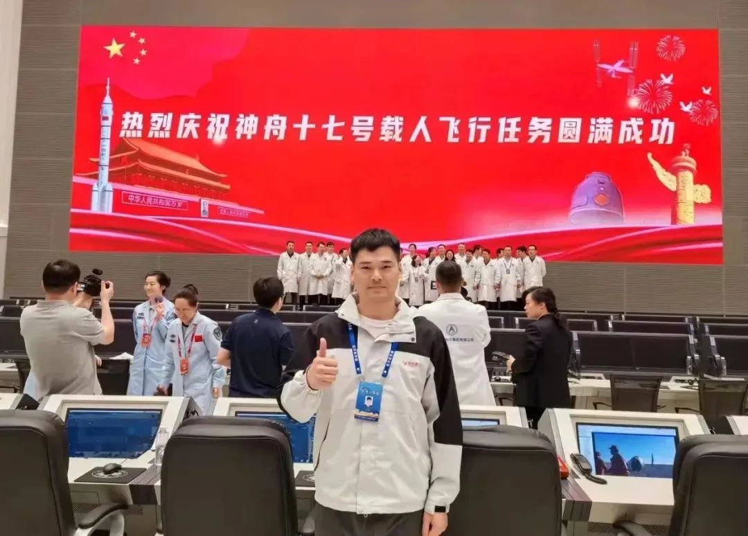 神舟十九号发射圆满乐成，，，，，，，中国航天又见大红屏！