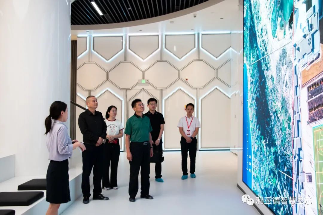 安徽省科技馆馆长方波一行莅临888电子南方总部旅行调研